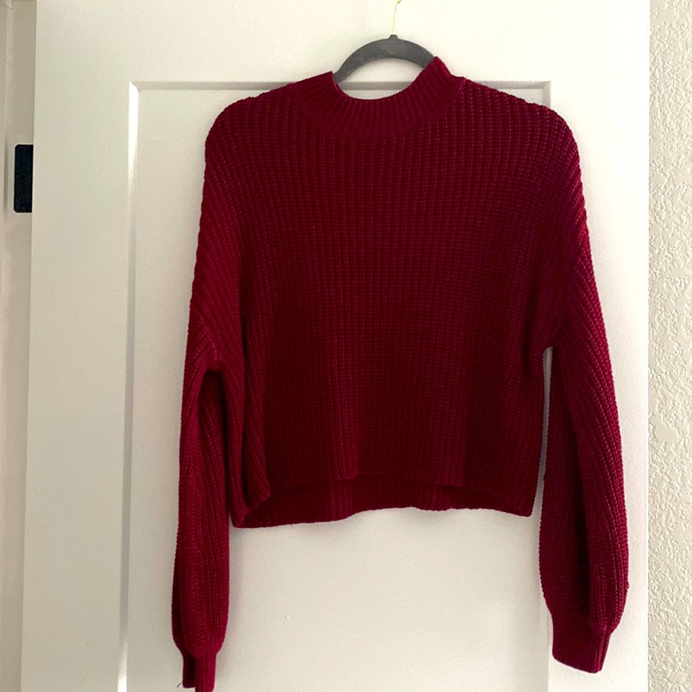 Forever 21 cropped sweater. Size M.